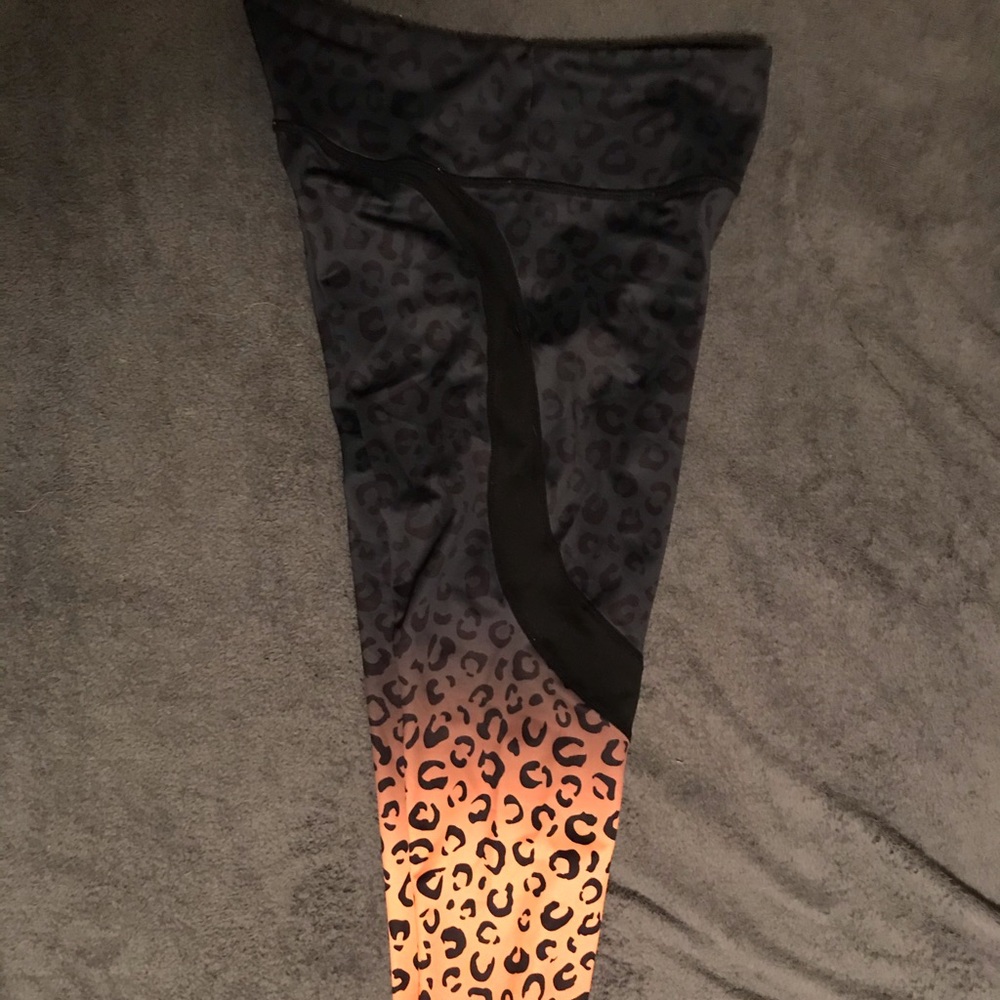 Violate The Dresscode leggings
